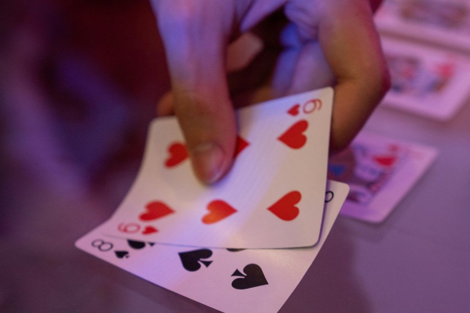 Les casinos locaux contre les plateformes de jeux en ligne internationaux
